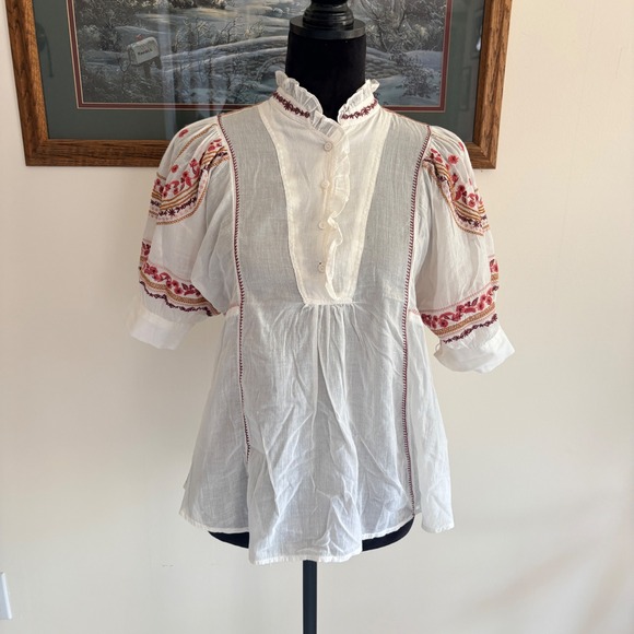 Akemi + Kin Tops - Akemi + Kin Embroidered Gauze Blouse Womens XS White Boho Ruffle Puff Sleeve Top